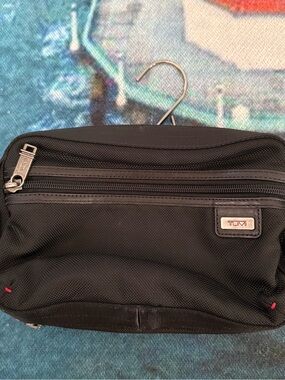NWOT Tumi Black and Silver Logo Travel Pouch